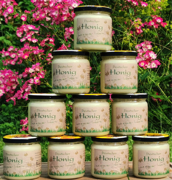 Einige Gläser Rapshonig